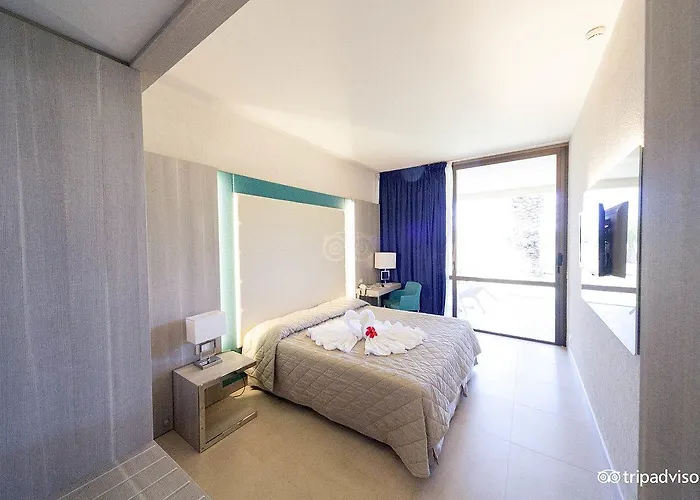 Mclub Alicudi מלון